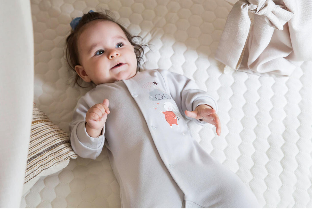 Organic Okeo Tex Baby Sling- White Dotty Print - The Pillow Bow