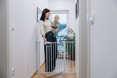 FreeON safety gates gama, metal, white, with extension 14 and 21 cm