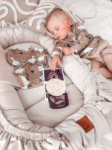 Infantilo Premium baby cocoon with a Delicate Velvet Frill