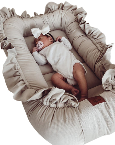 Infantilo Premium baby cocoon with a Delicate Velvet Frill