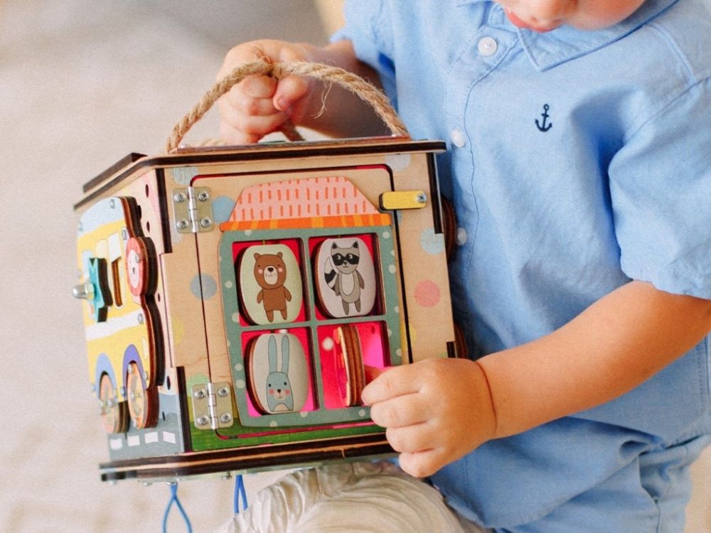 Activity board cube with LED for travel