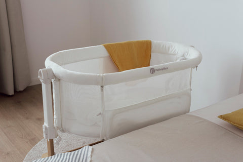 Petite&Mars Bedside crib Glory with swing function 2in1