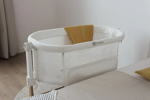 Petite&Mars Bedside crib Glory with swing function 2in1