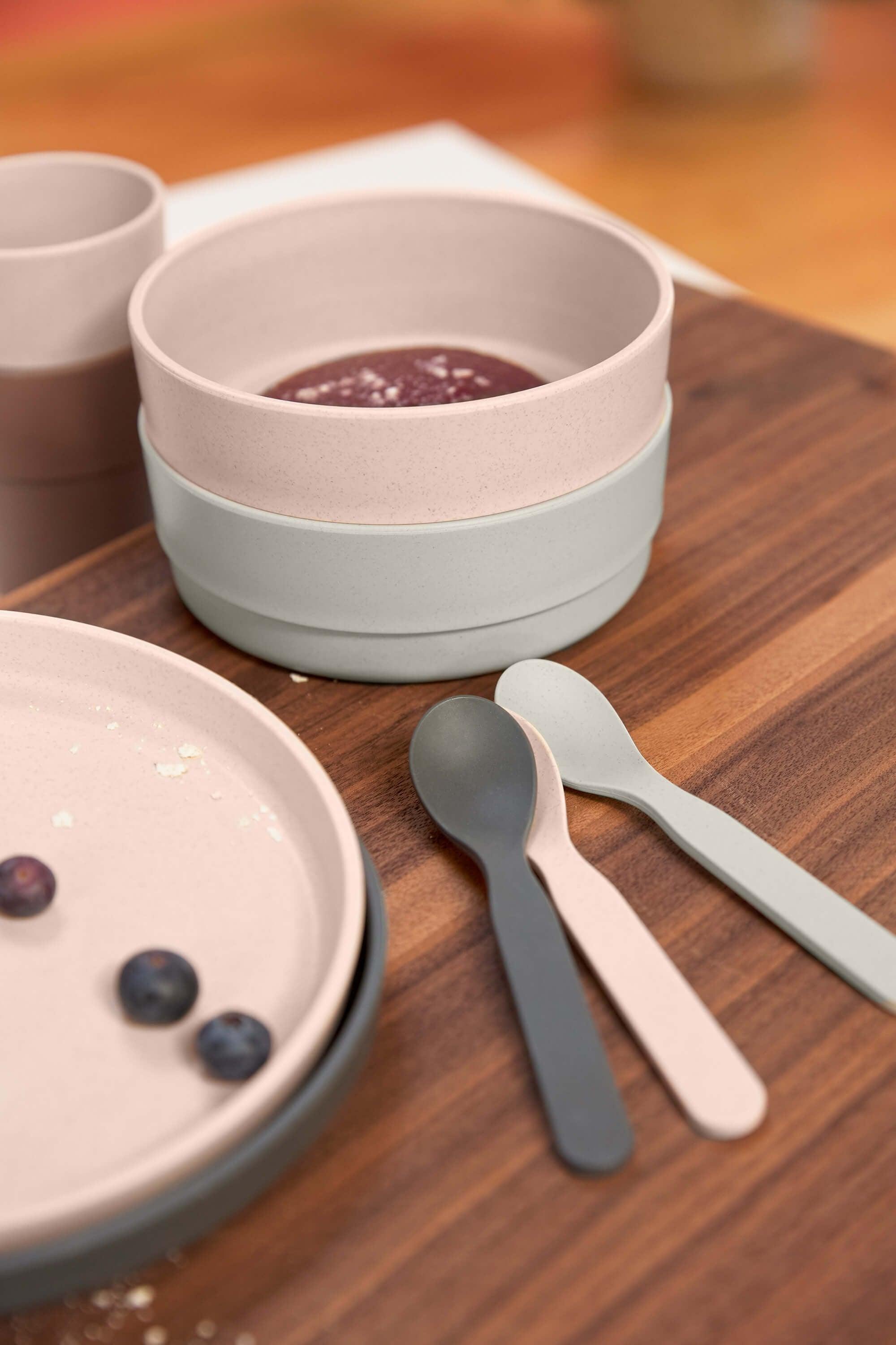 Lässig - Lassig Dish Set (Plate, Bowl, Mug, Spoon), Uni powder pink - Mari Kali Stores Cyprus