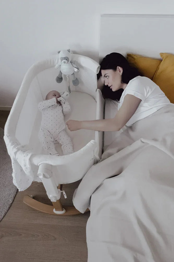 Petite&Mars Bedside crib Glory with swing function 2in1