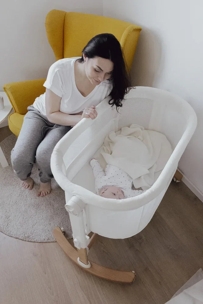 Petite&Mars Bedside crib Glory with swing function 2in1